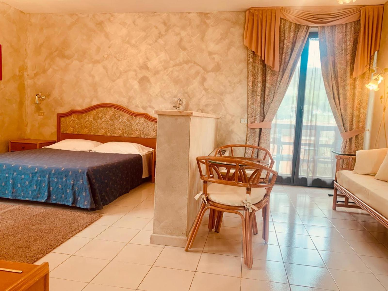 River Park Hotel Амелия Экстерьер фото