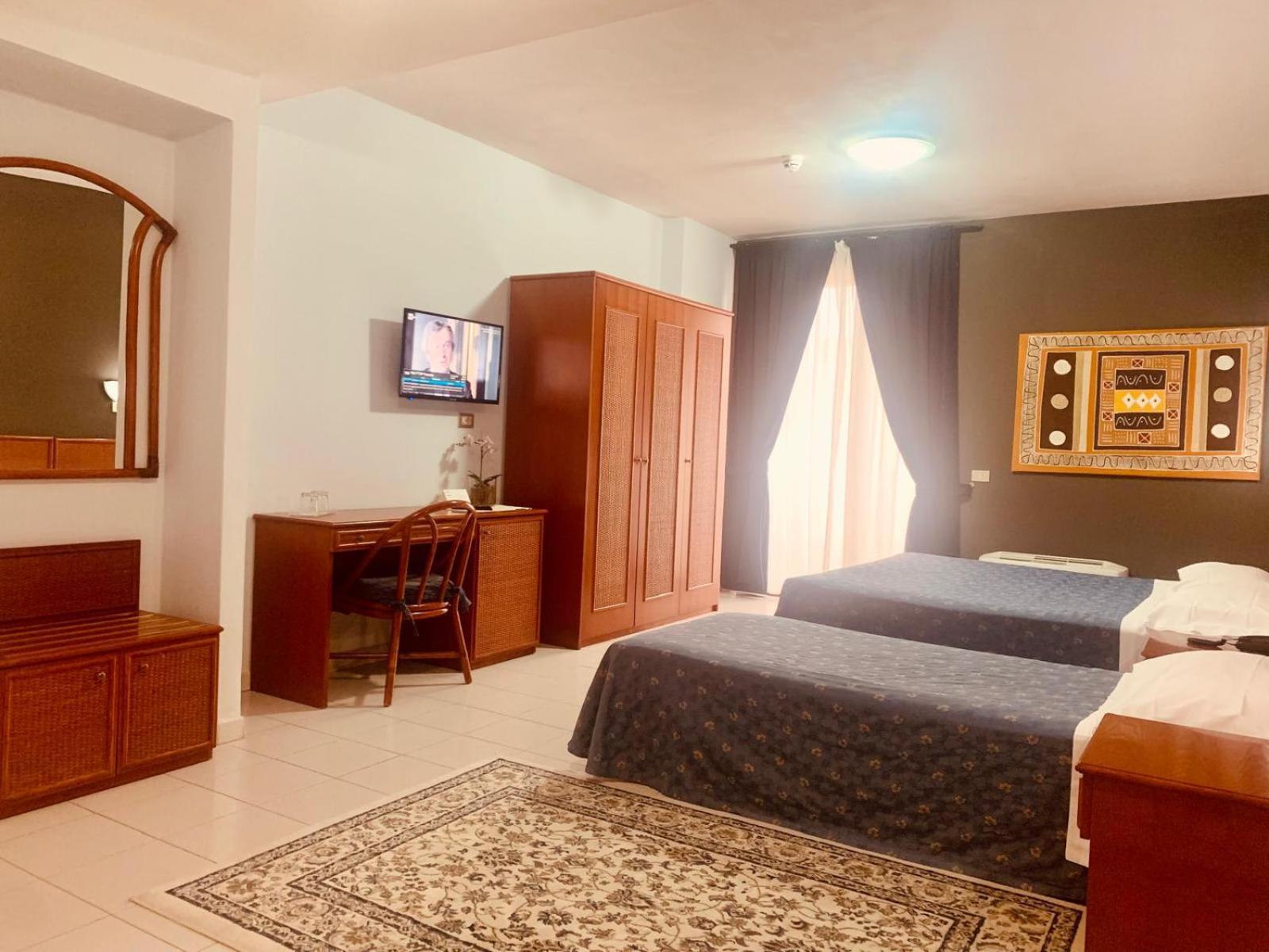 River Park Hotel Амелия Экстерьер фото