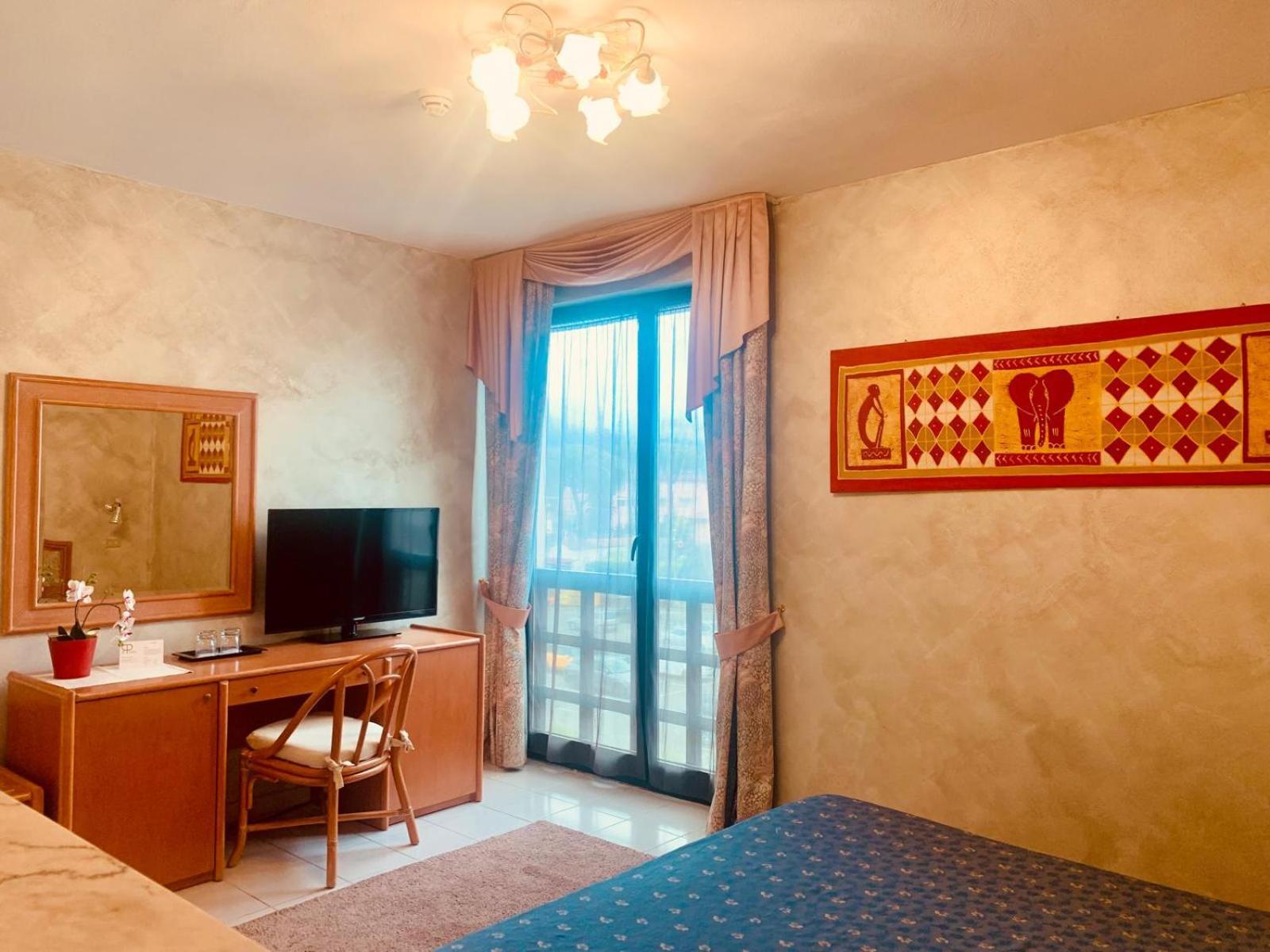 River Park Hotel Амелия Экстерьер фото
