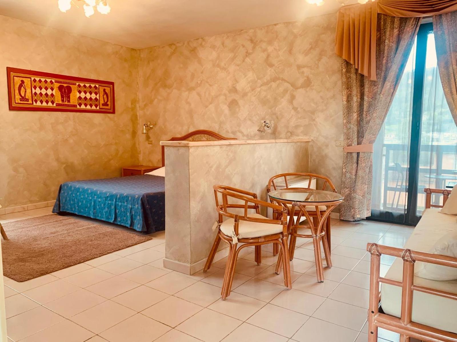 River Park Hotel Амелия Экстерьер фото