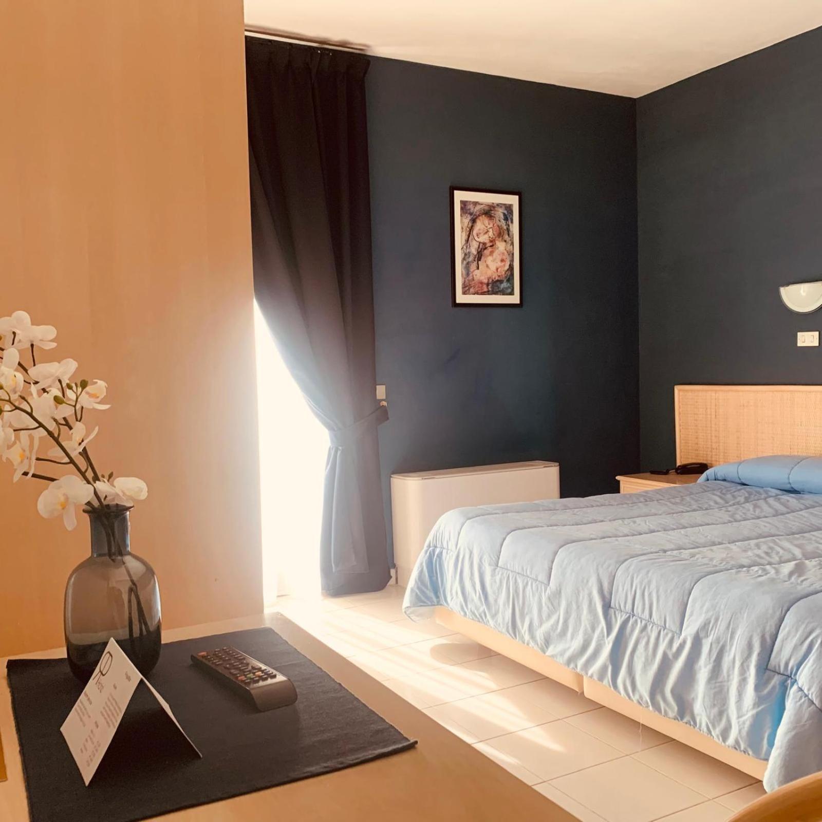 River Park Hotel Амелия Экстерьер фото