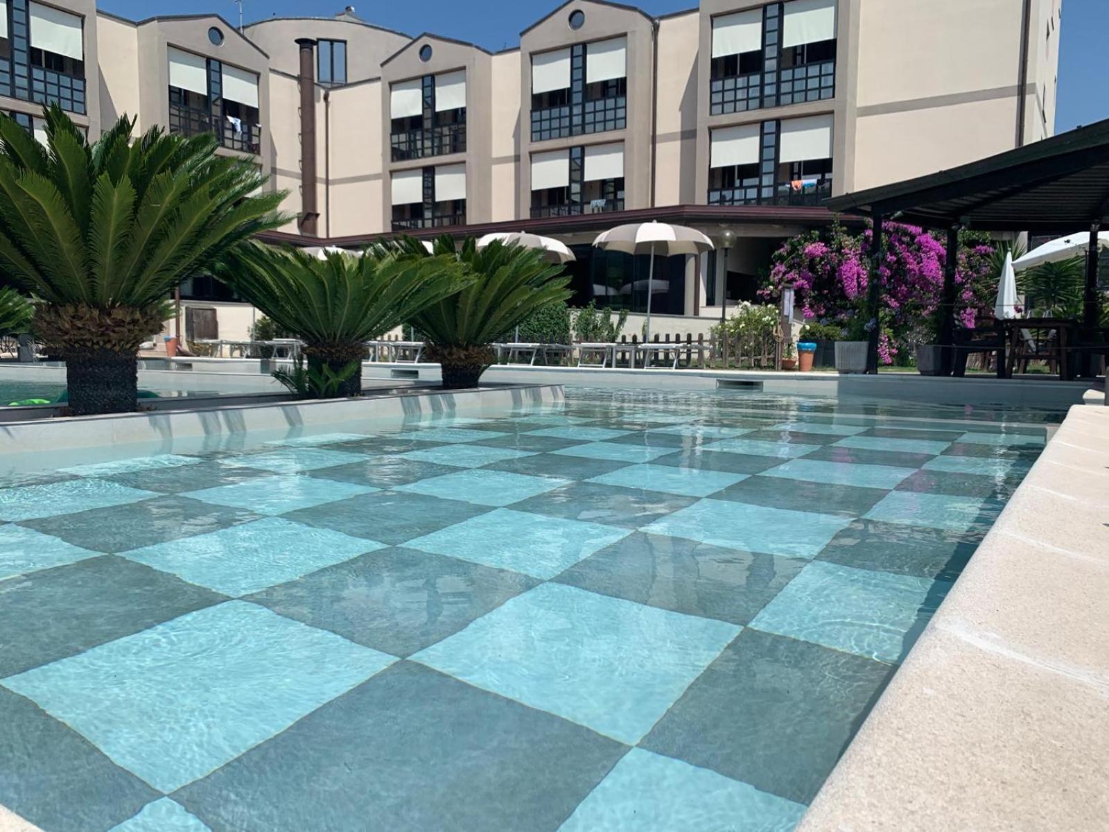 River Park Hotel Амелия Экстерьер фото