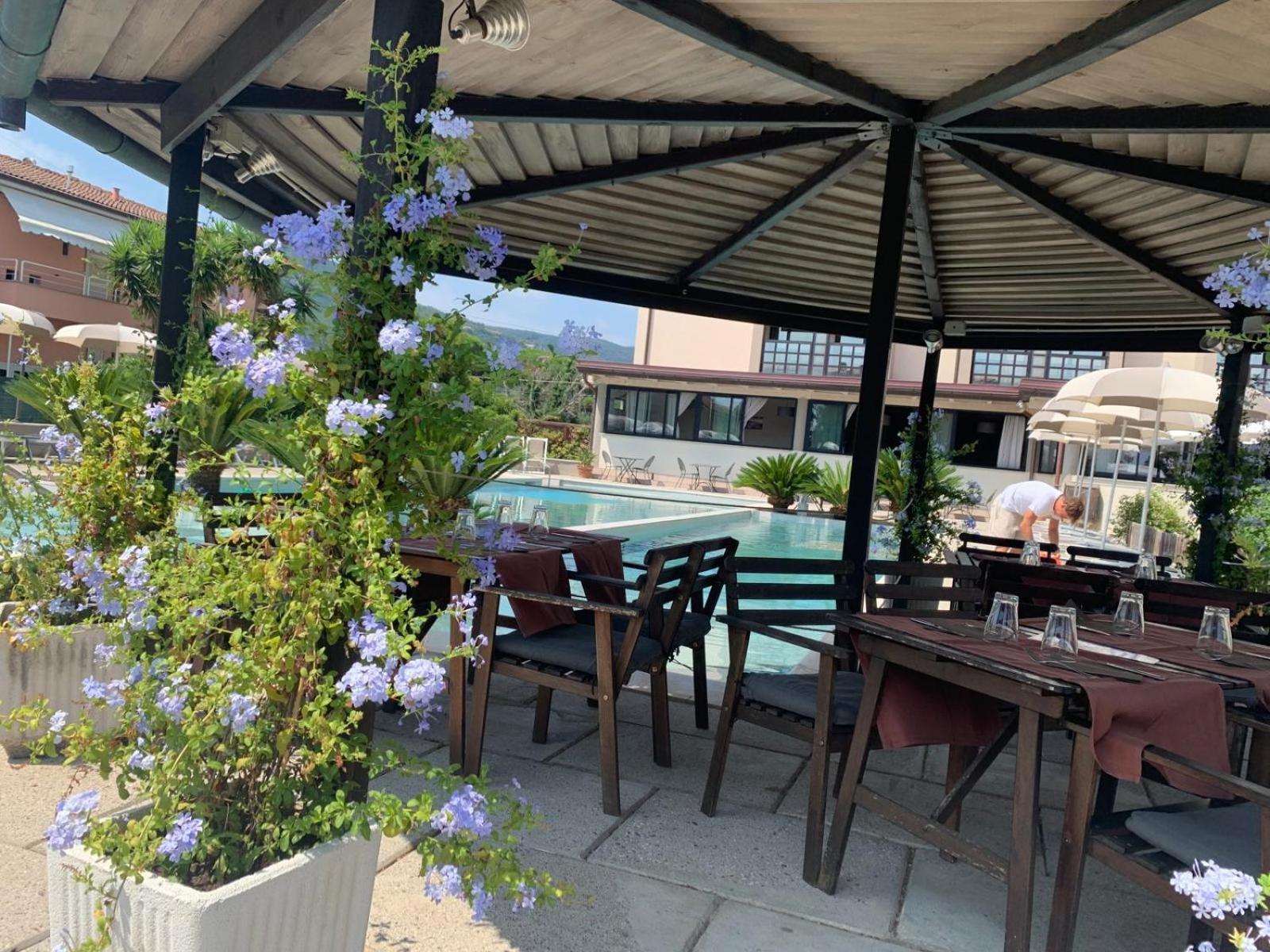 River Park Hotel Амелия Экстерьер фото